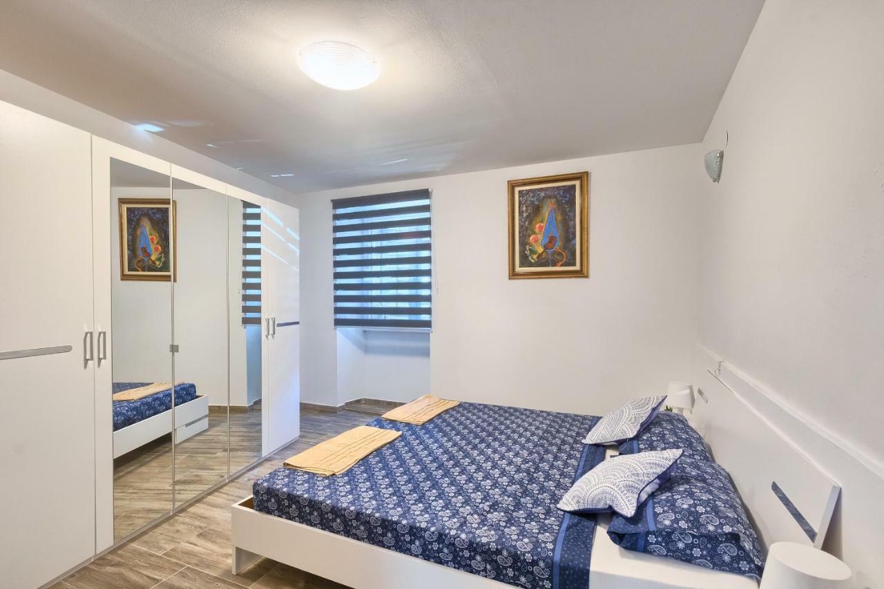 Old Town Apartments In City Center Pula Dış mekan fotoğraf