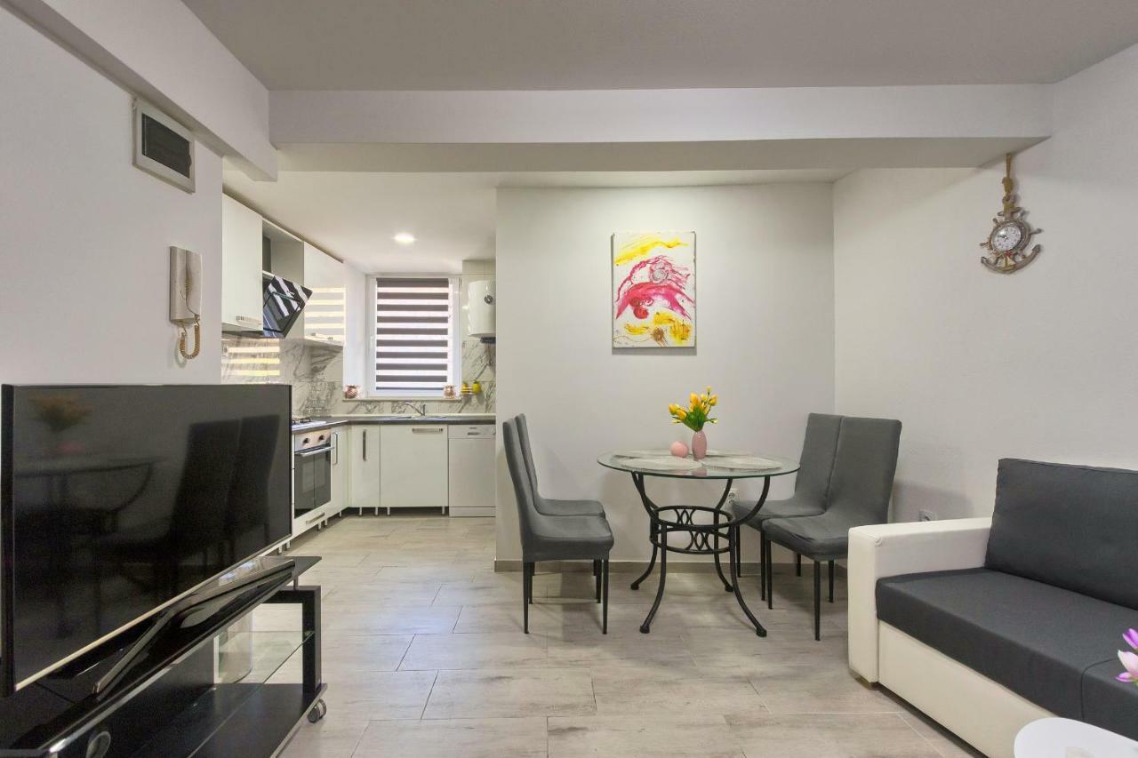 Old Town Apartments In City Center Pula Dış mekan fotoğraf