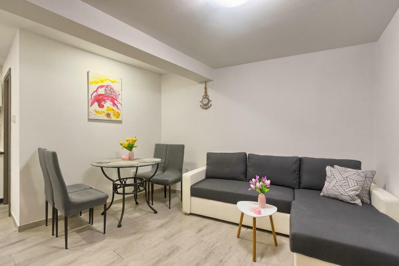 Old Town Apartments In City Center Pula Dış mekan fotoğraf